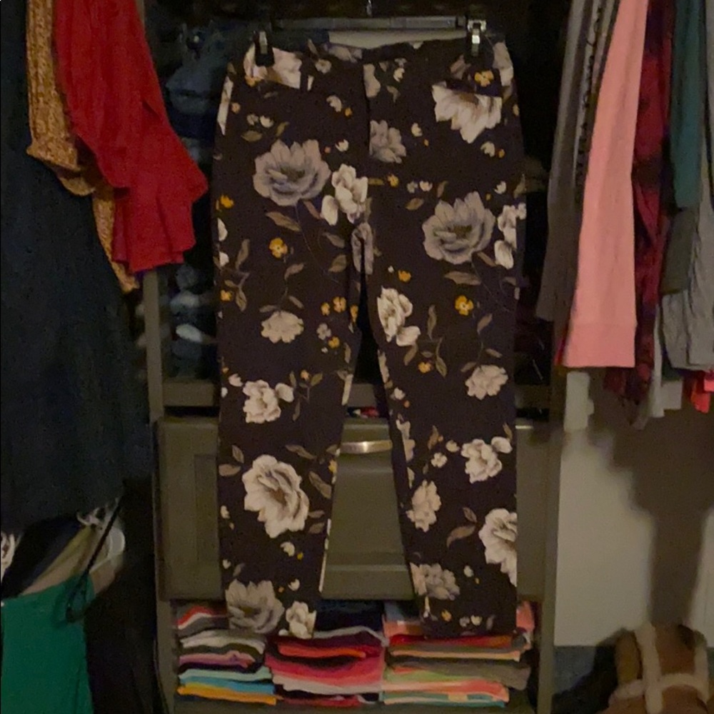 Size 6 Old Navy Pixie dress pants